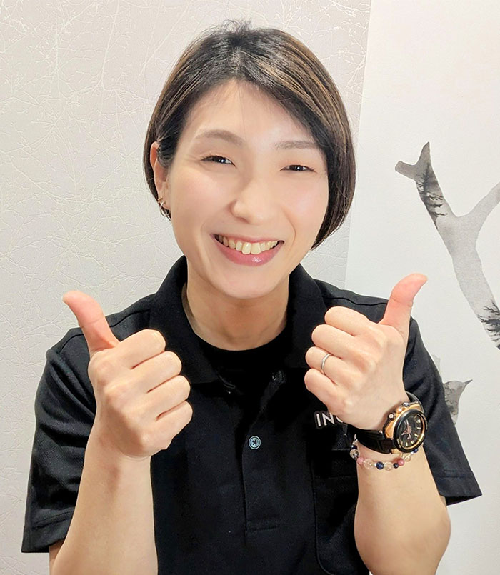 スタッフの顔写真